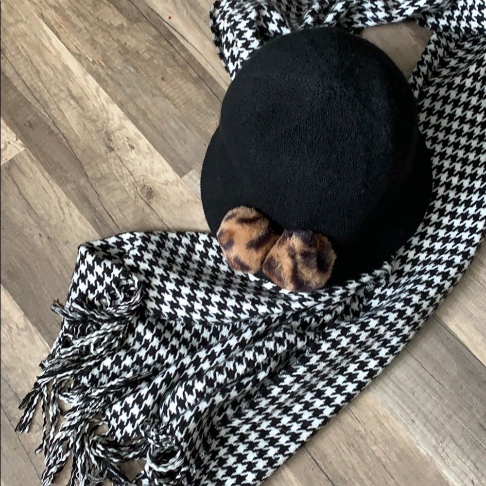 5/30 Black Hat w/ leopard pom poms